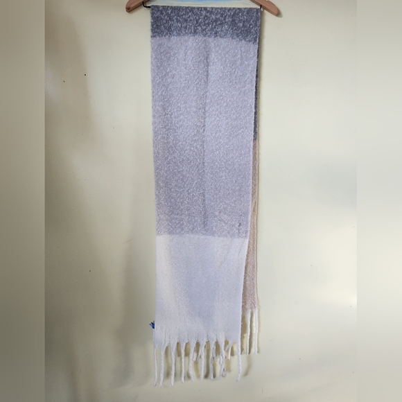 Colourblock Fringe Scarf - Picture 2 of 8